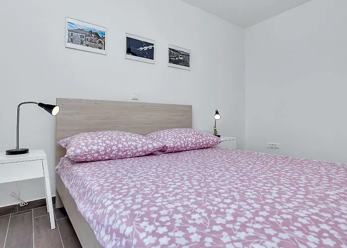 Franzeta * Μακάρσκα