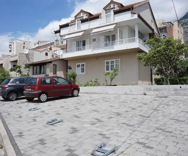 Franzeta Apartament *